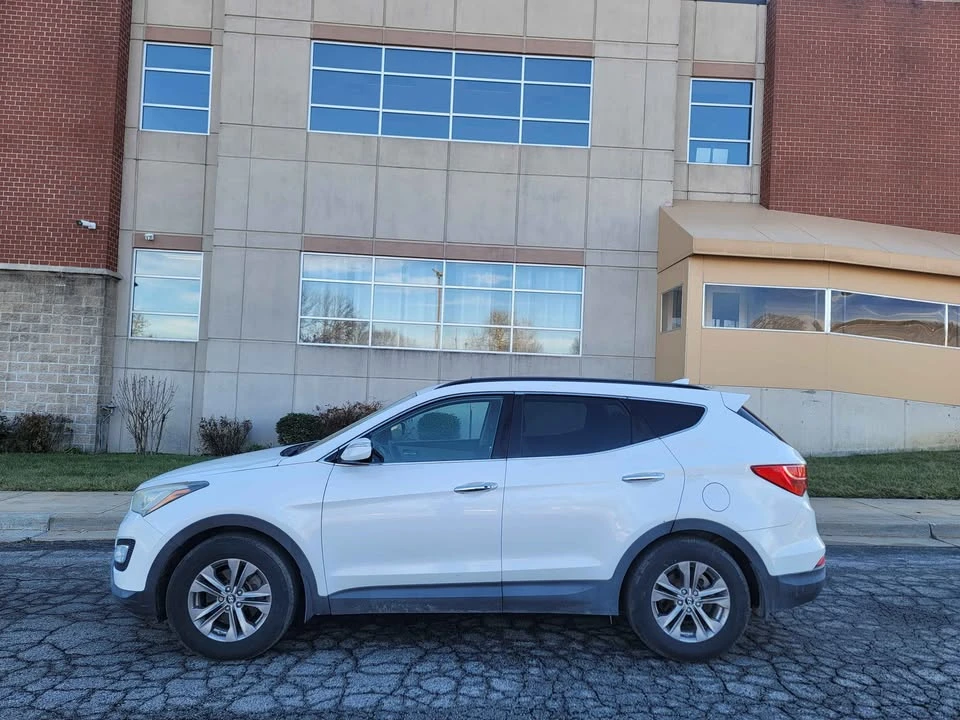 2013 Hyundai Santa Fe - Image 4 of 12