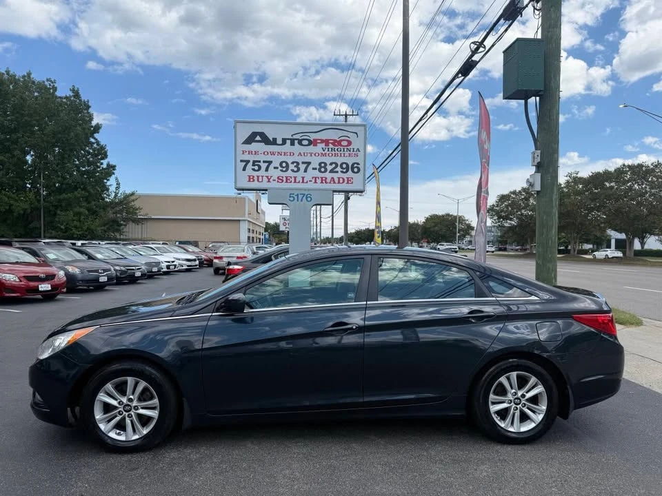2013 Hyundai Sonata - Image 2 of 18