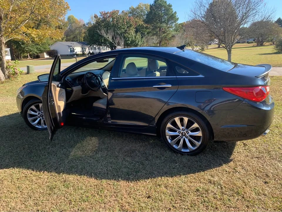 2013 Hyundai Sonata - Image 2 of 6