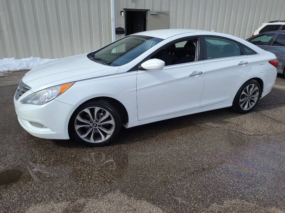 2013 Hyundai Sonata - Image 2 of 13