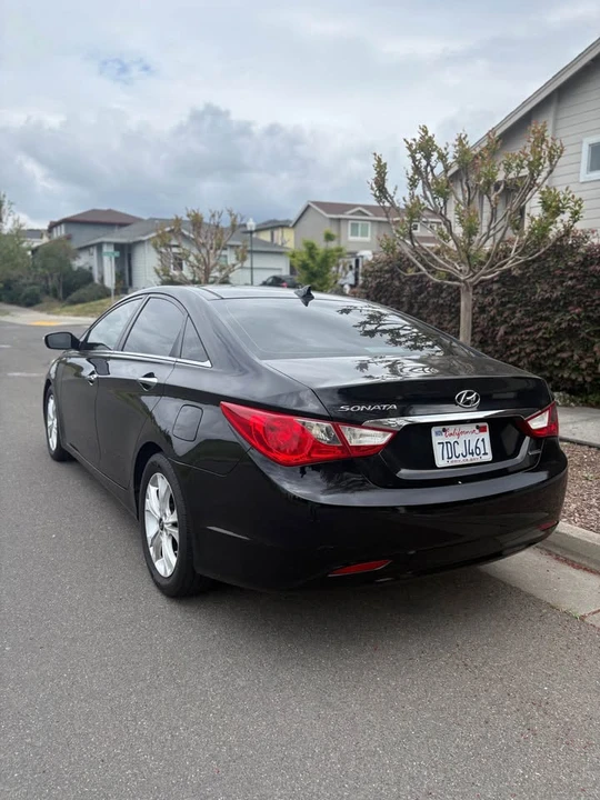 2013 Hyundai Sonata - Image 2 of 10