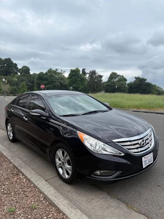 2013 Hyundai Sonata - Image 5 of 10
