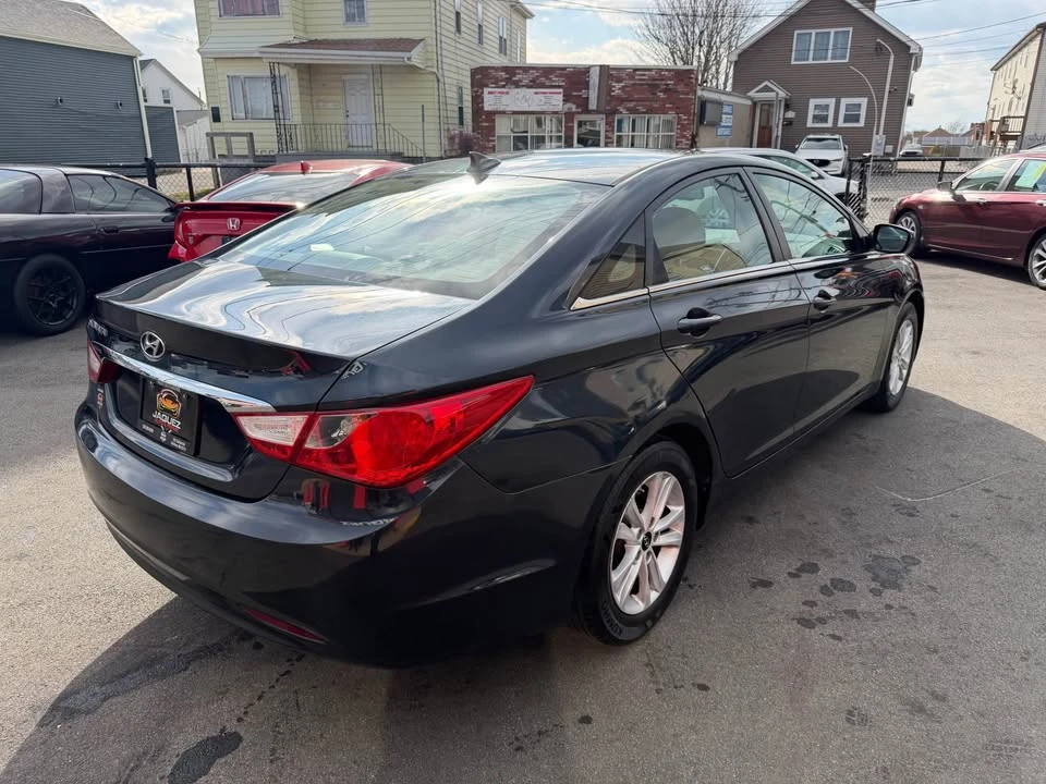 2013 Hyundai Sonata - Image 5 of 10