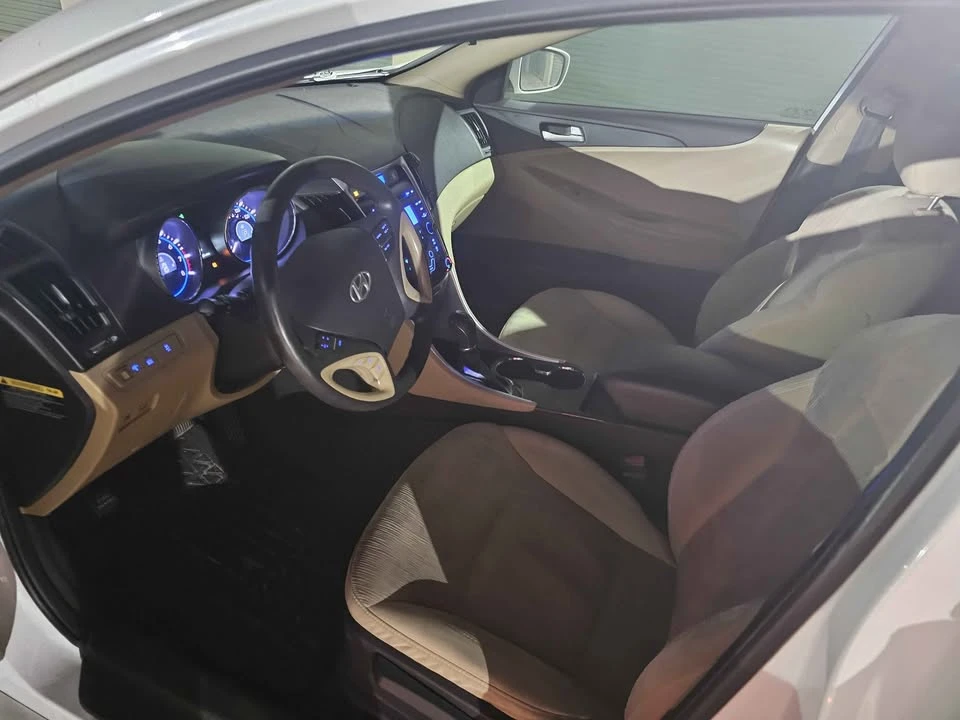 2013 Hyundai Sonata - Image 6 of 8