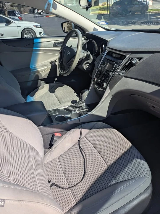 2013 Hyundai Sonata - Image 9 of 10