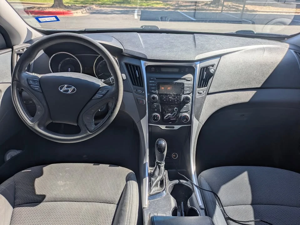 2013 Hyundai Sonata - Image 5 of 10