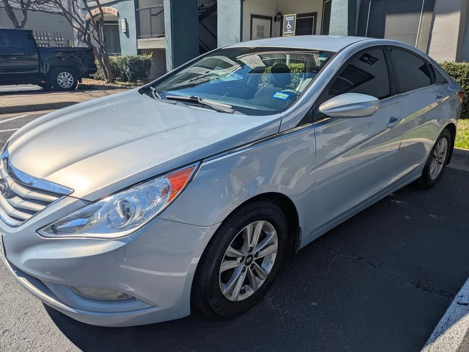 2013 Hyundai Sonata - Image 2 of 10