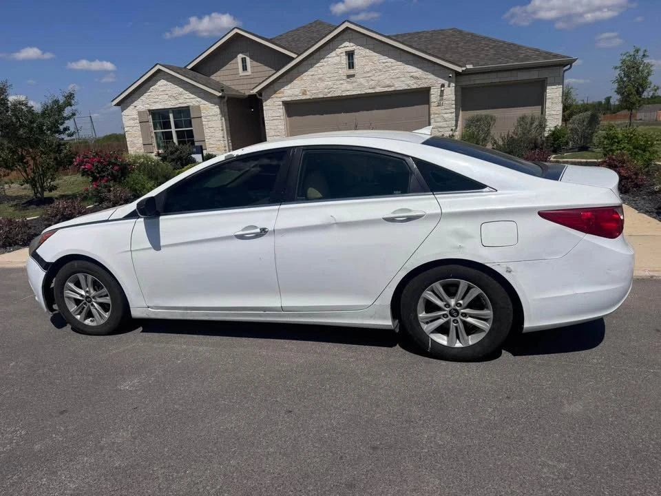 2013 Hyundai Sonata - Image 4 of 10
