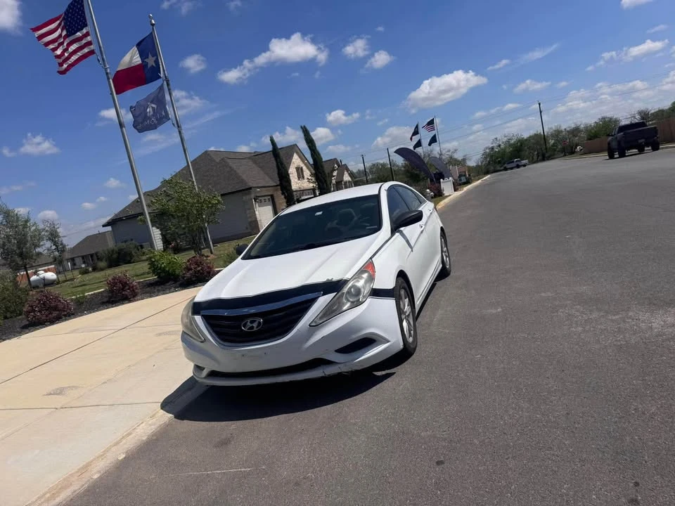 2013 Hyundai Sonata - Image 5 of 10