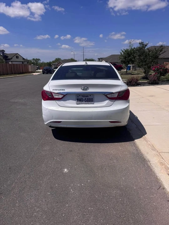 2013 Hyundai Sonata - Image 8 of 10