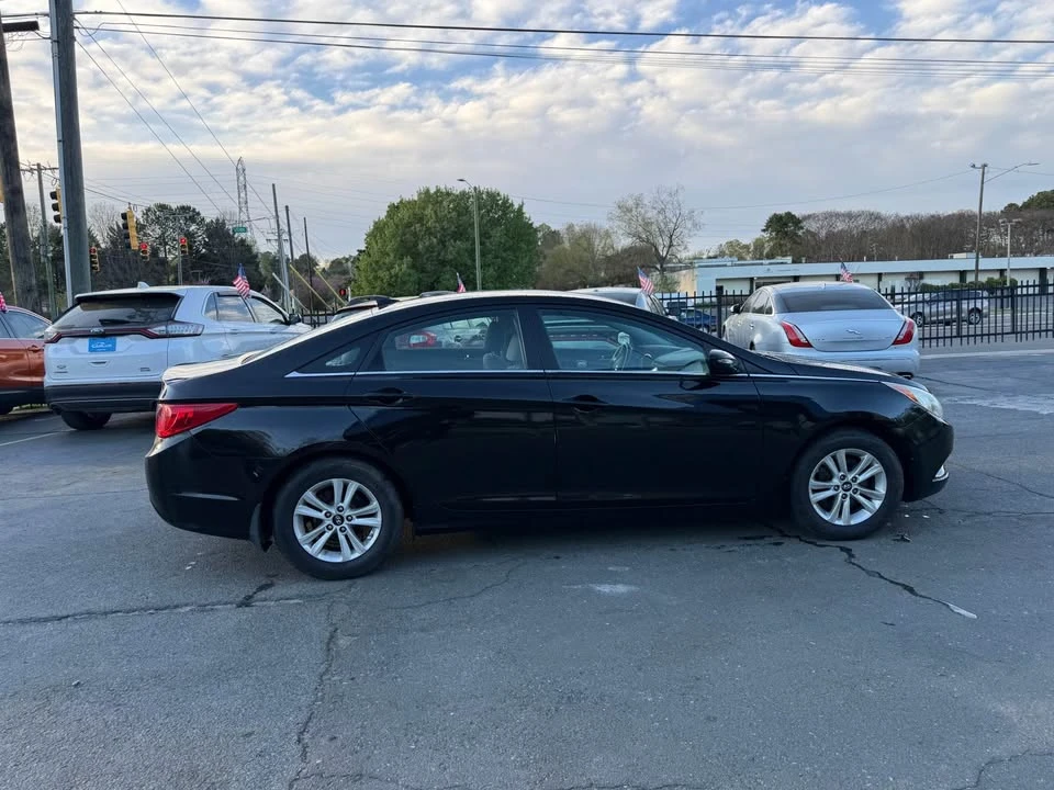 2013 Hyundai Sonata - Image 8 of 13