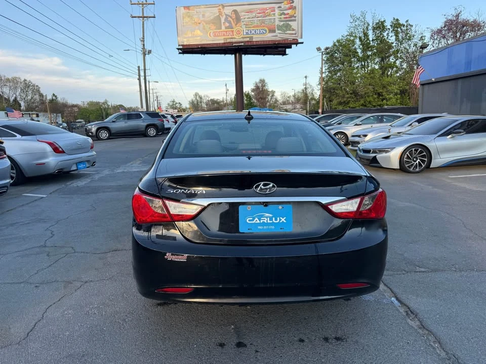 2013 Hyundai Sonata - Image 6 of 13