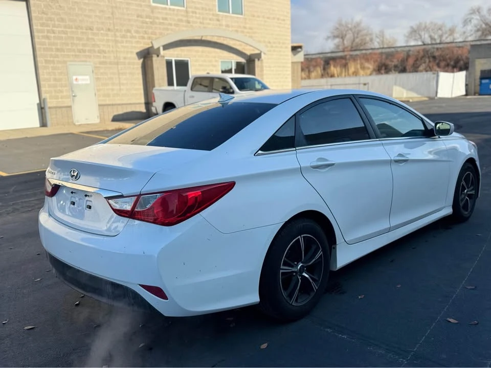 2013 Hyundai Sonata - Image 4 of 11