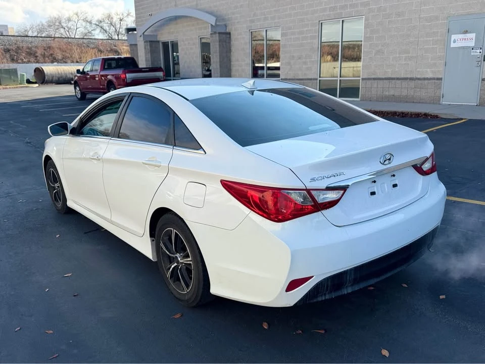 2013 Hyundai Sonata - Image 6 of 11