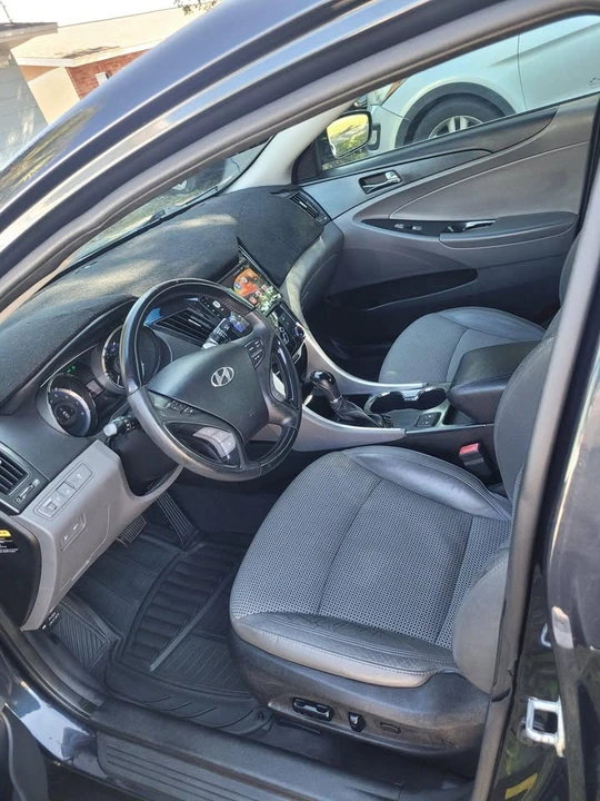 2013 Hyundai Sonata - Image 6 of 8
