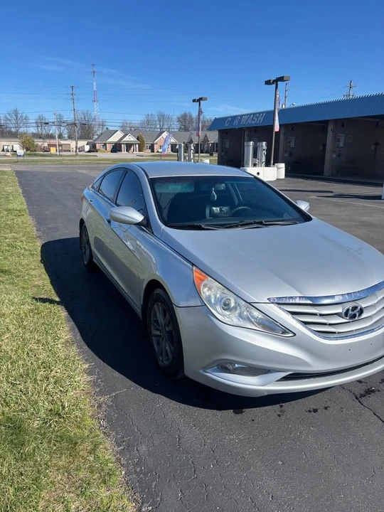 2013 Hyundai Sonata - Image 2 of 6