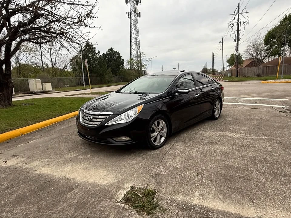 2013 Hyundai Sonata - Image 2 of 13