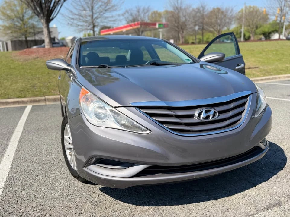 2013 Hyundai Sonata - Image 2 of 8