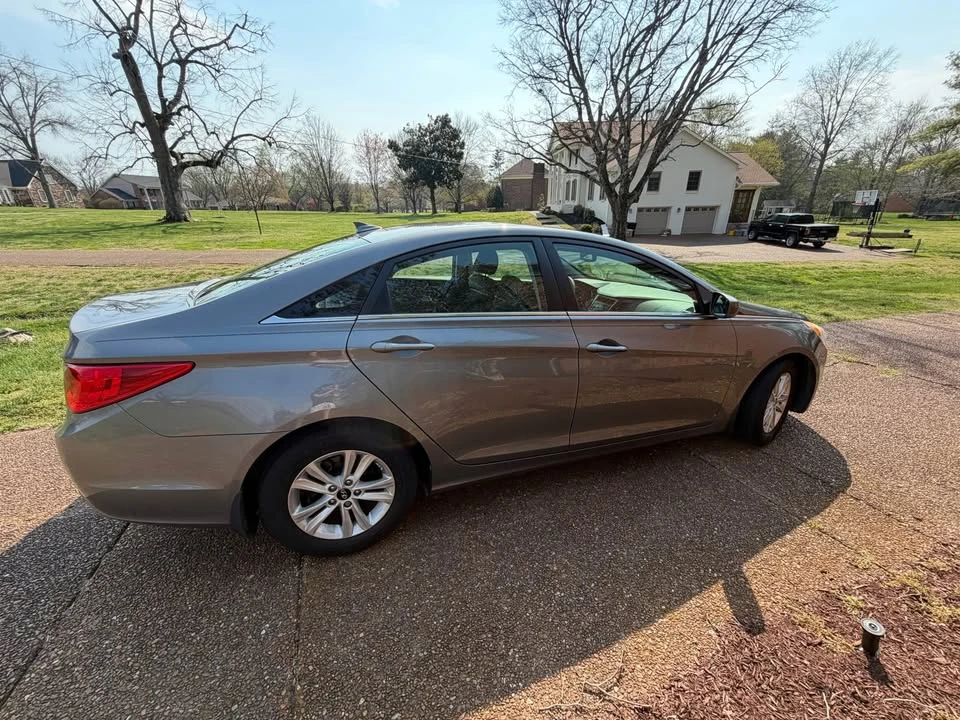 2013 Hyundai Sonata - Image 3 of 4