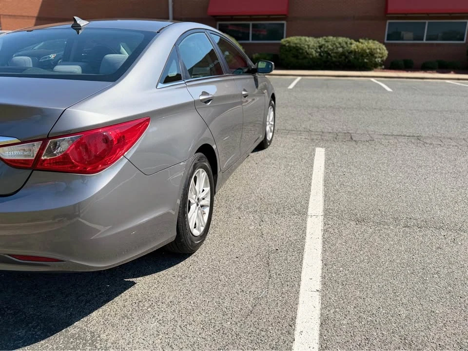2013 Hyundai Sonata - Image 5 of 8