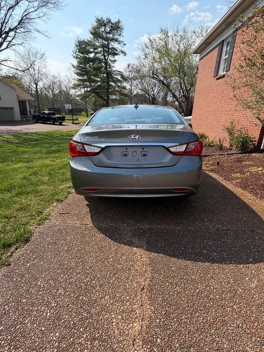 2013 Hyundai Sonata - Image 2 of 4