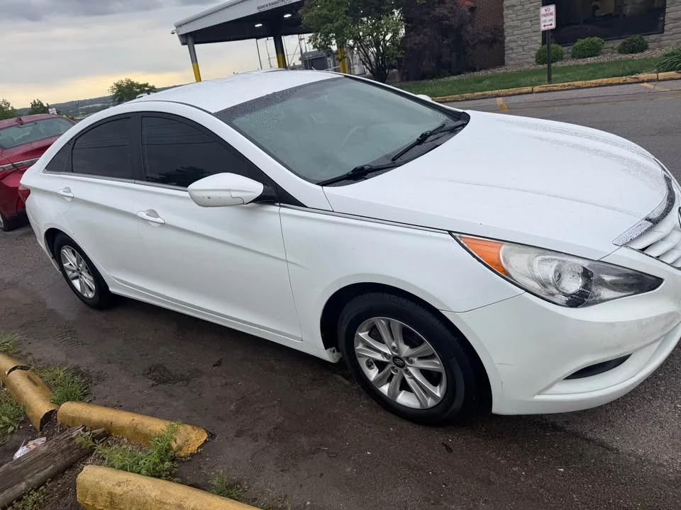 2013 Hyundai Sonata - Image 2 of 7