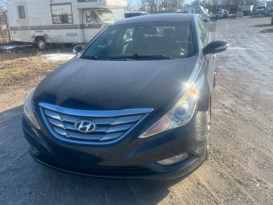 2013 Hyundai Sonata - Image 2 of 18