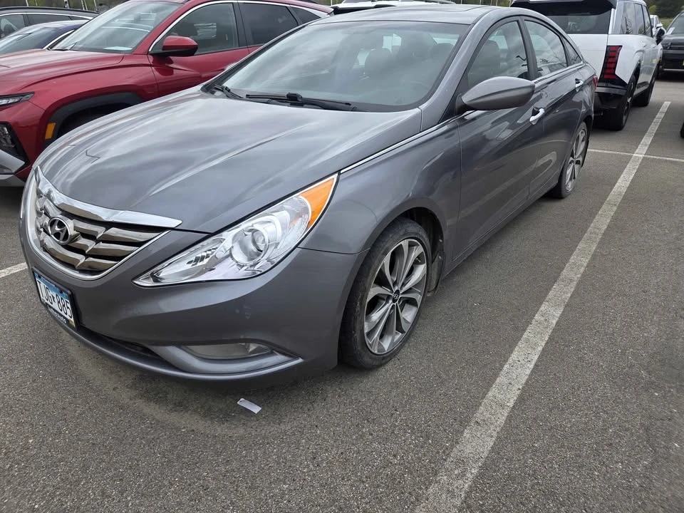 2013 Hyundai Sonata - Image 2 of 4