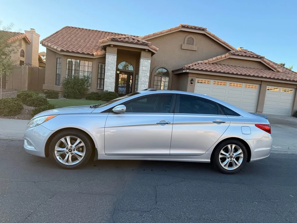 2013 Hyundai Sonata - Image 2 of 9