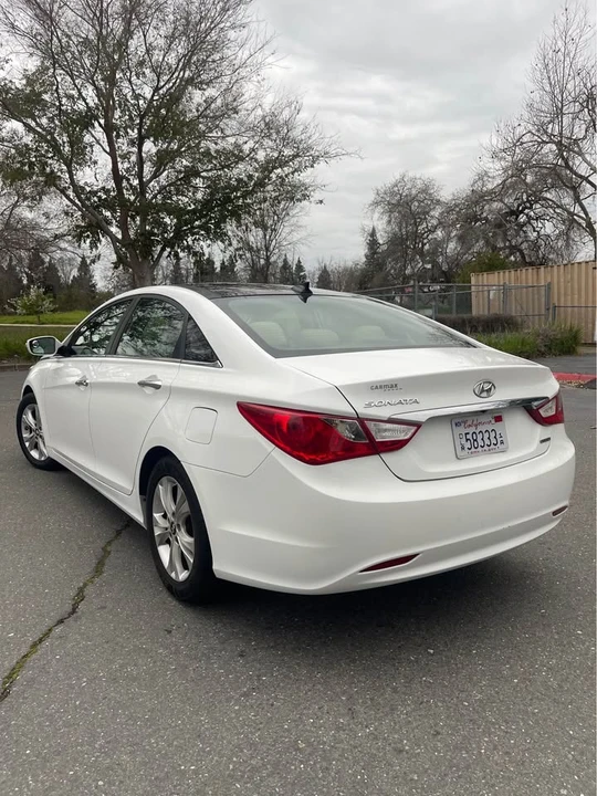 2013 Hyundai Sonata - Image 8 of 19