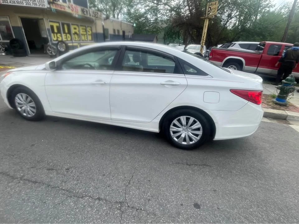 2013 Hyundai Sonata - Image 8 of 17