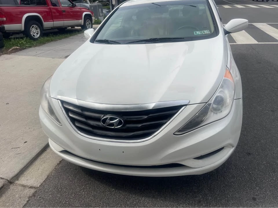 2013 Hyundai Sonata - Image 2 of 17