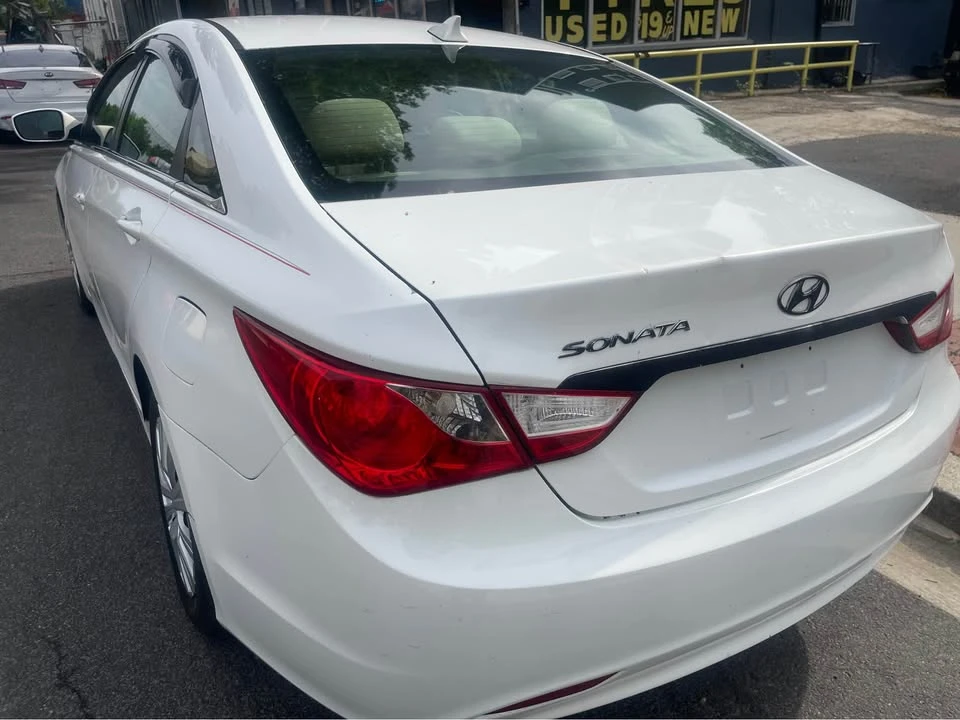 2013 Hyundai Sonata - Image 7 of 17