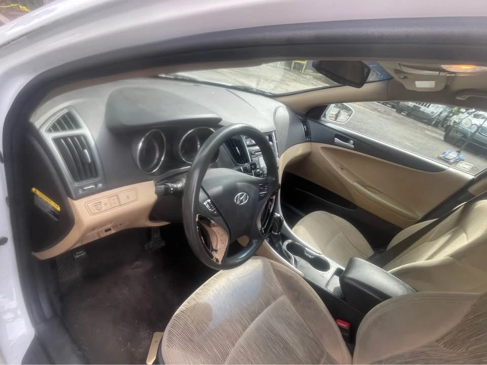 2013 Hyundai Sonata - Image 10 of 17