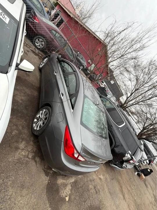 2013 Hyundai Sonata - Image 2 of 8