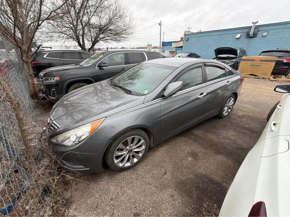 2013 Hyundai Sonata - Image 7 of 8