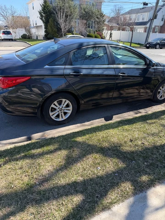 2013 Hyundai Sonata - Image 2 of 2
