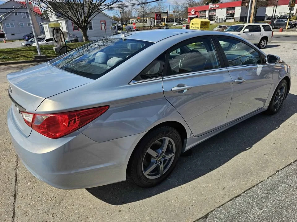 2013 Hyundai Sonata - Image 6 of 9