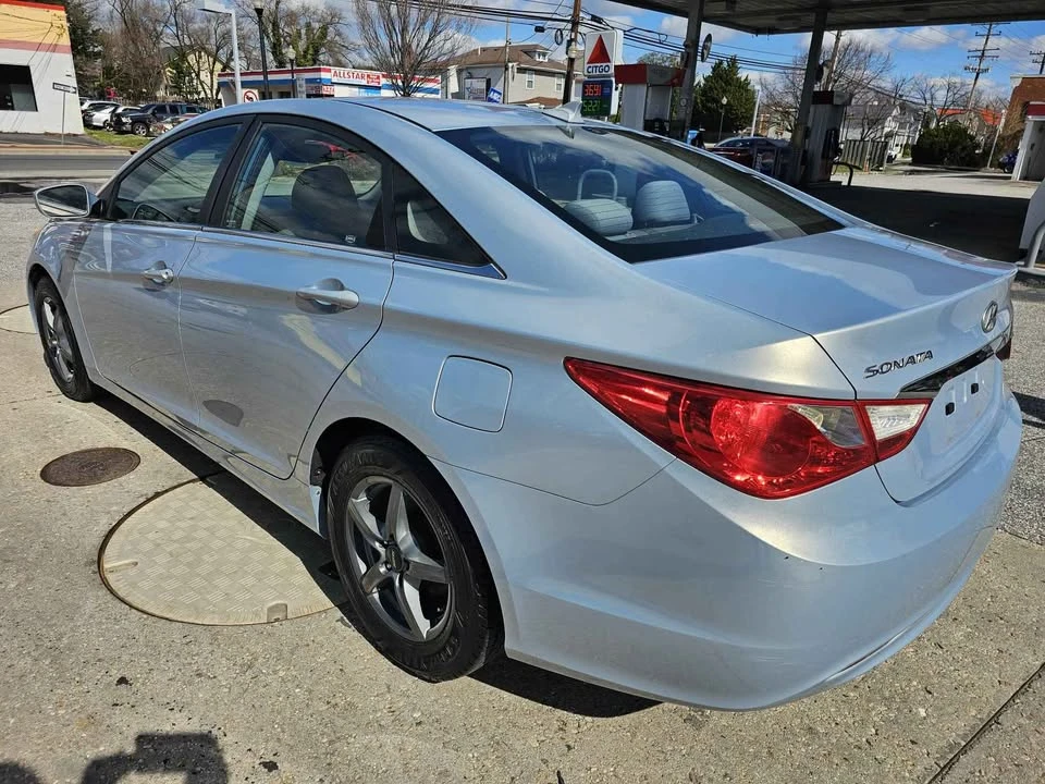 2013 Hyundai Sonata - Image 2 of 9