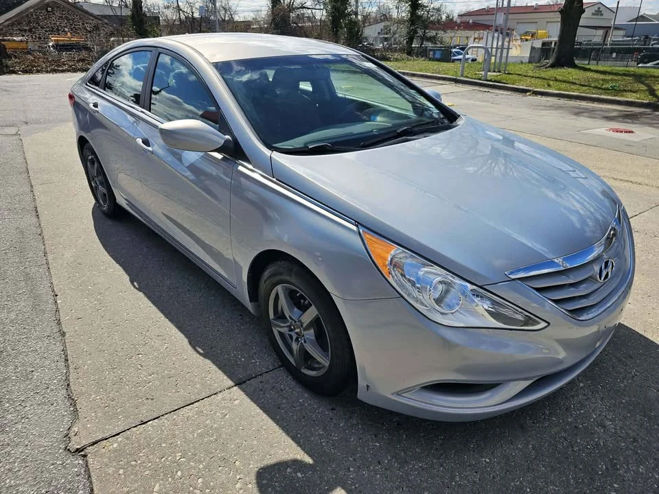 2013 Hyundai Sonata - Image 4 of 9