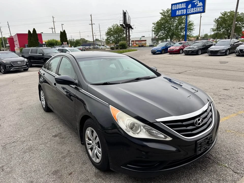2013 Hyundai Sonata - Image 2 of 9