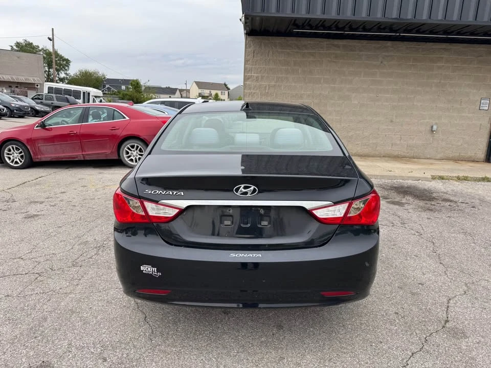 2013 Hyundai Sonata - Image 5 of 9