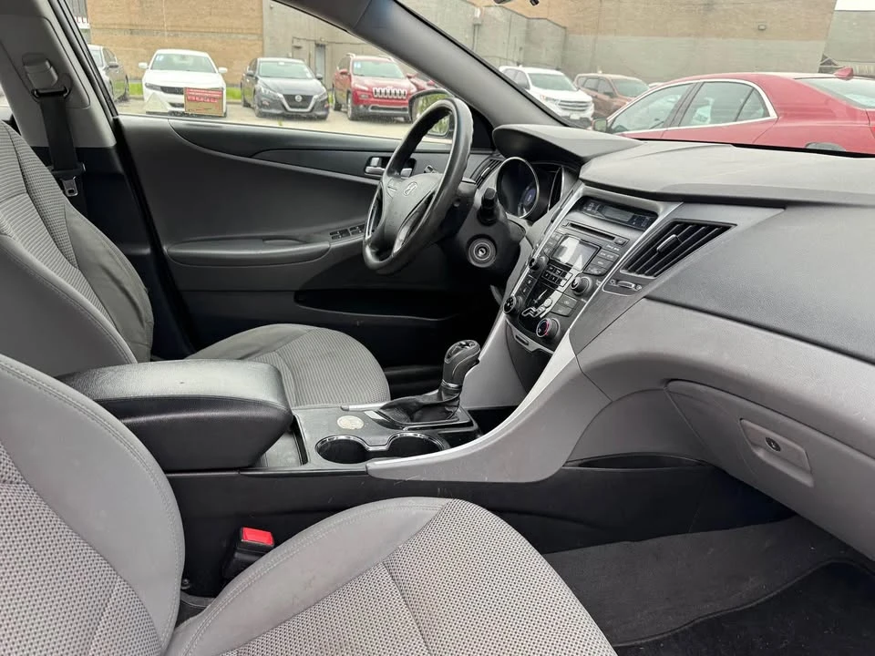 2013 Hyundai Sonata - Image 8 of 9