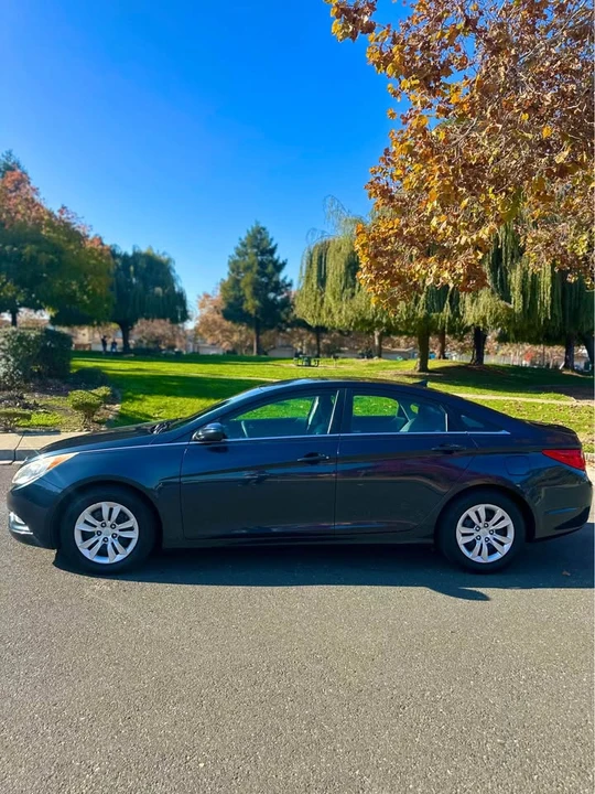 2013 Hyundai Sonata - Image 2 of 20