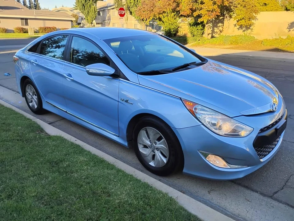 2013 Hyundai Sonata - Image 2 of 10