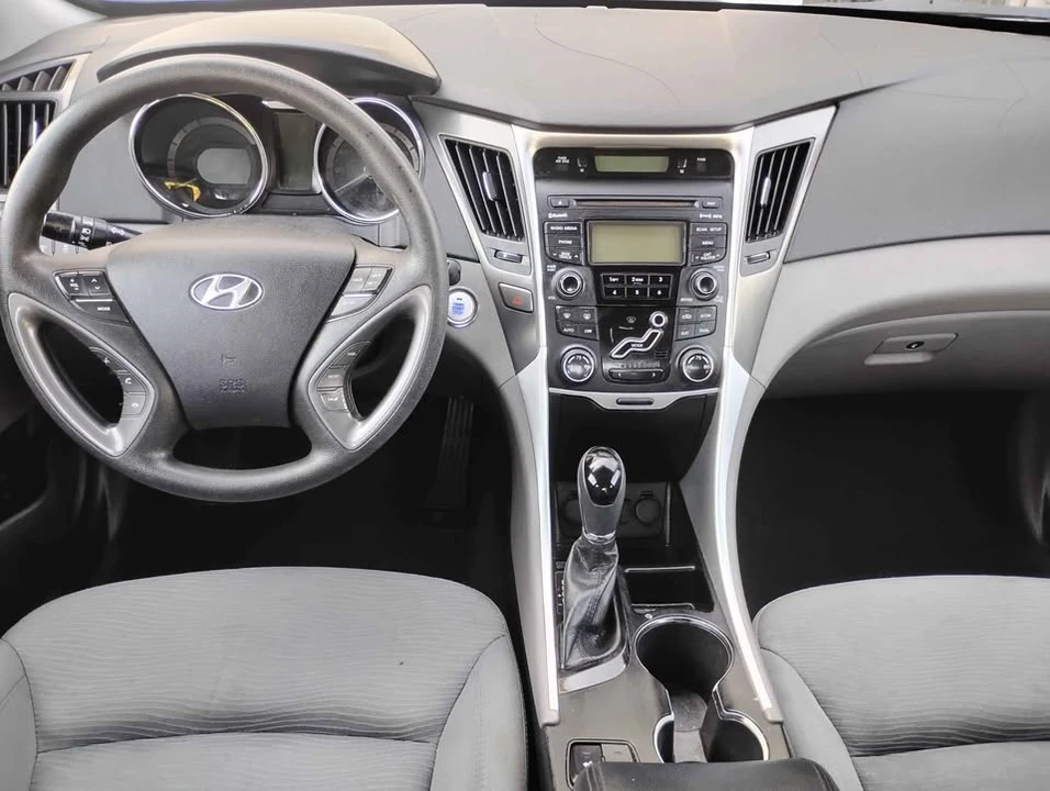 2013 Hyundai Sonata - Image 6 of 10