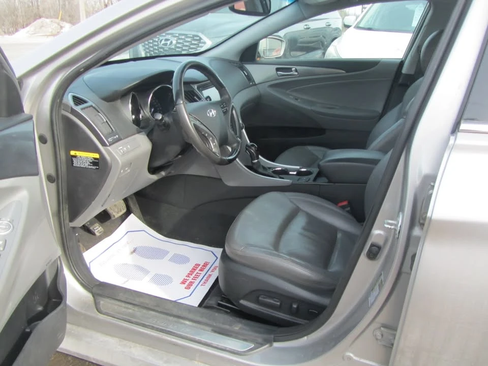 2013 Hyundai Sonata - Image 9 of 17