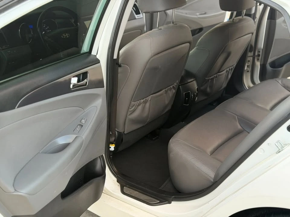 2013 Hyundai Sonata - Image 9 of 14