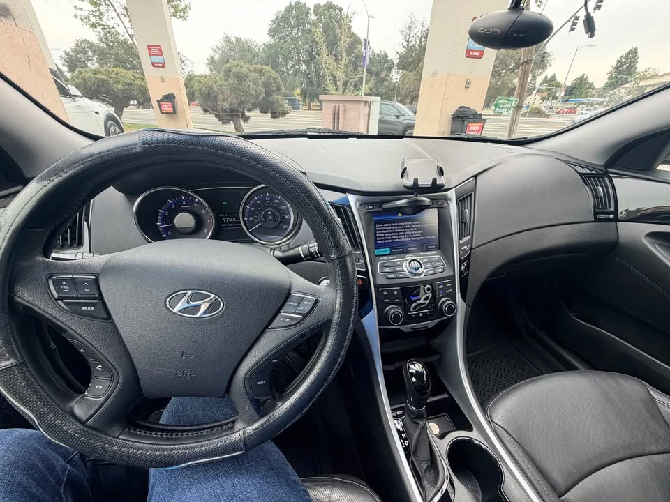 2013 Hyundai Sonata - Image 10 of 12