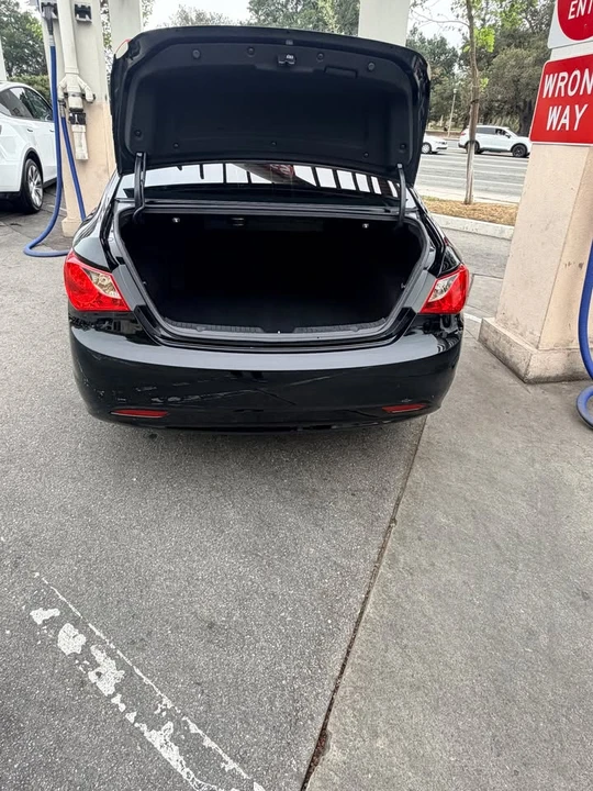 2013 Hyundai Sonata - Image 8 of 12